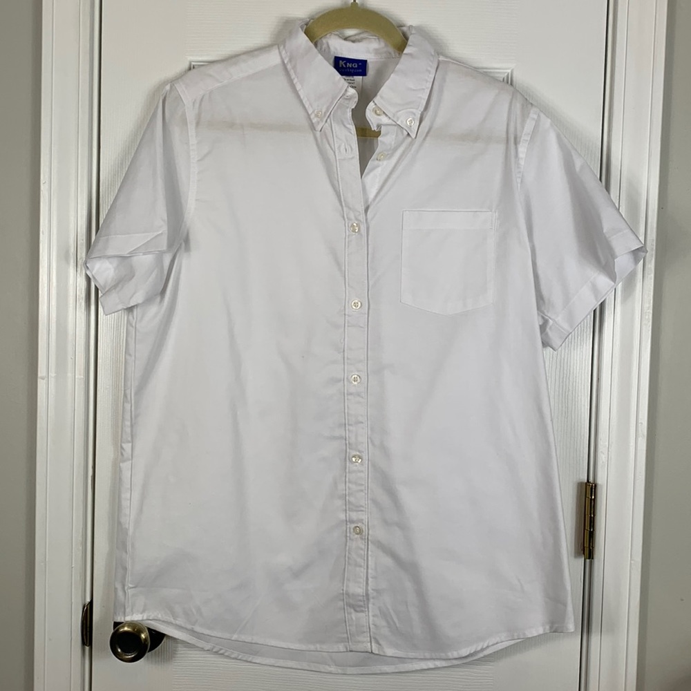 KNG white short sleeved button down shirt size Lg. Pocket.